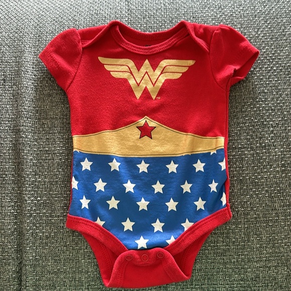 Set of 3 Justice League Girls’ Onesies, Size 0-3 months - Picture 4 of 5